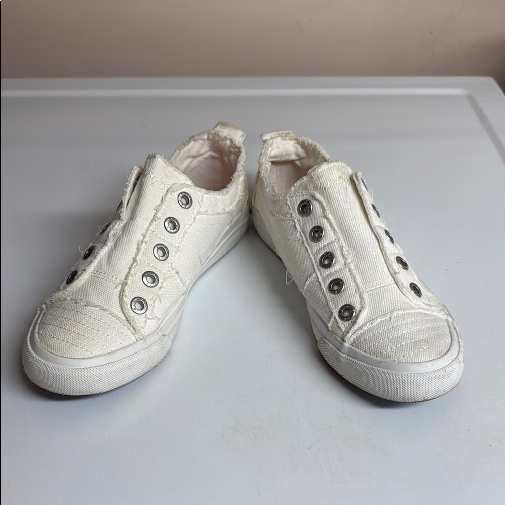 Blowfish Malibu White Slip-On Sneakers with Branded Eyelets
